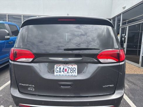 Used 2017 Chrysler Pacifica Limited FWD image 7