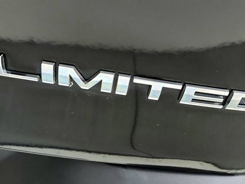 Used 2017 Jeep Cherokee Limited AWD/4WD image 10