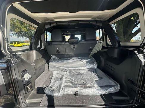 New 2026 Jeep Wrangler Unlimited Rubicon image 13