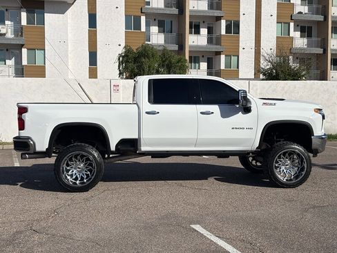 Used 2023 Chevrolet Silverado 2500 LTZ w/ LTZ Premium Package image 3