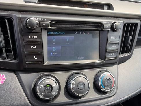 Used 2016 Toyota RAV4 LE FWD image 2