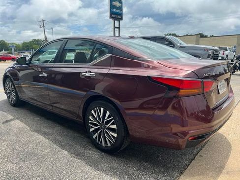 Used 2024 Nissan Altima 2.5 SV FWD image 10