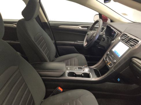 Used 2020 Ford Fusion SE FWD image 21