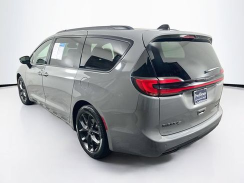 Used 2025 Chrysler Pacifica Limited FWD image 6