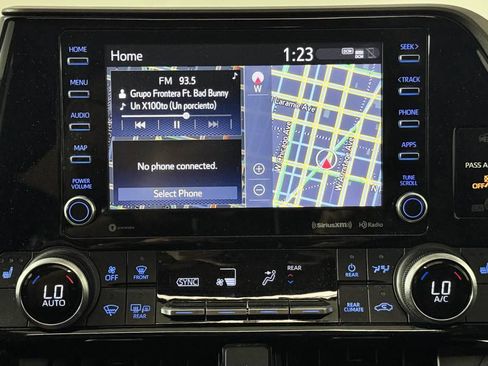 Used 2021 Toyota Highlander XLE FWD image 20