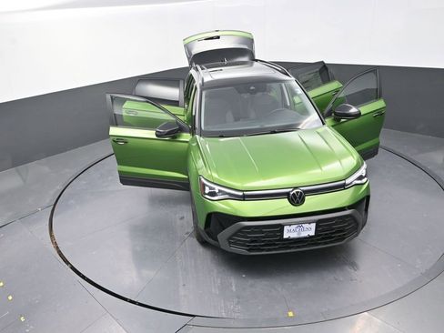 New 2026 Volkswagen Taos SE image 27