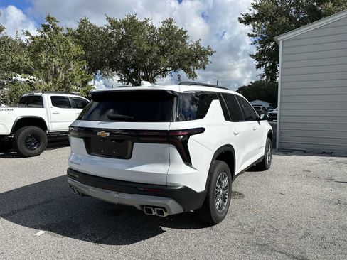 Certified 2026 Chevrolet Traverse LT FWD image 6