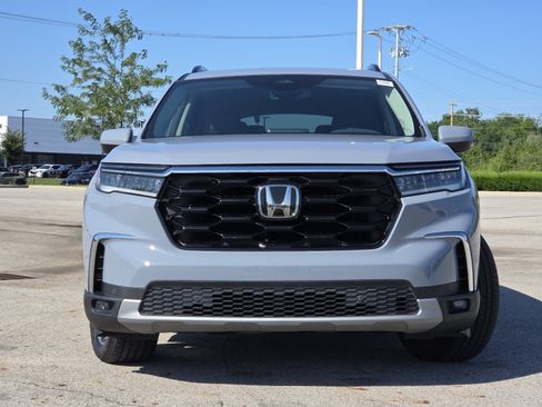 Used 2025 Honda Pilot Touring image 14
