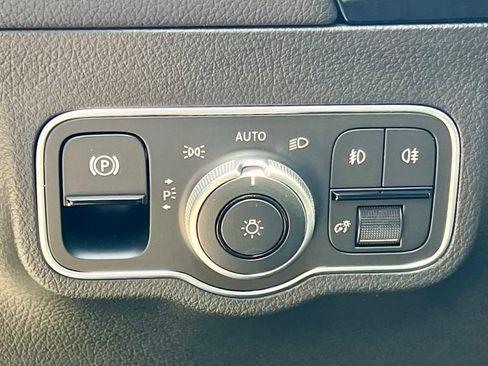 Certified 2023 Mercedes-Benz GLB 250 4MATIC image 35