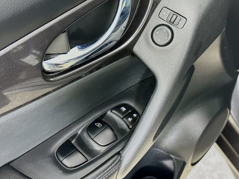 Used 2019 Nissan Rogue S w/ Special Edition Package AWD/4WD image 16