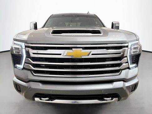 Used 2024 Chevrolet Silverado 3500 High Country AWD/4WD image 2