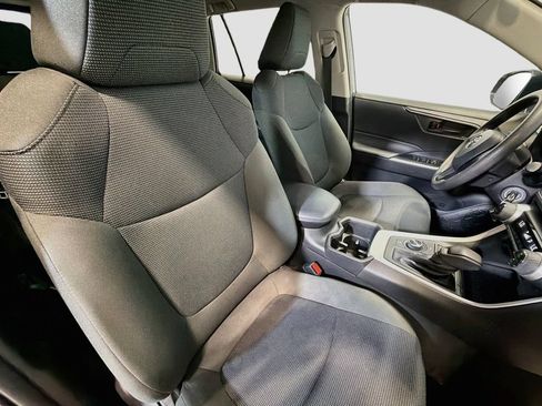 Used 2022 Toyota RAV4 LE AWD/4WD image 25
