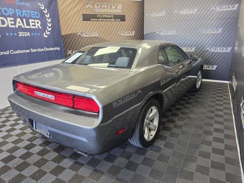 Used 2012 Dodge Challenger SXT RWD image 7