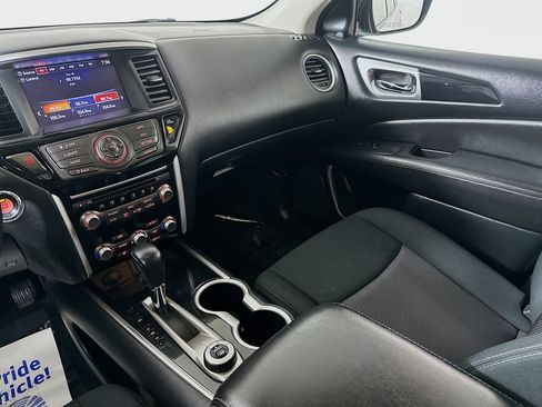 Used 2019 Nissan Pathfinder SV image 21