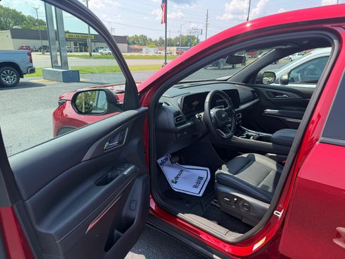 Used 2025 Chevrolet Traverse LT w/ LPO, Floor Liner Package AWD/4WD image 8