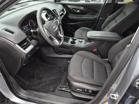 Used 2024 GMC Terrain SLE w/ Driver Convenience Package image 18