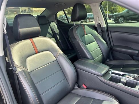 Used 2022 Nissan Sentra SR w/ SR Premium Package FWD image 40