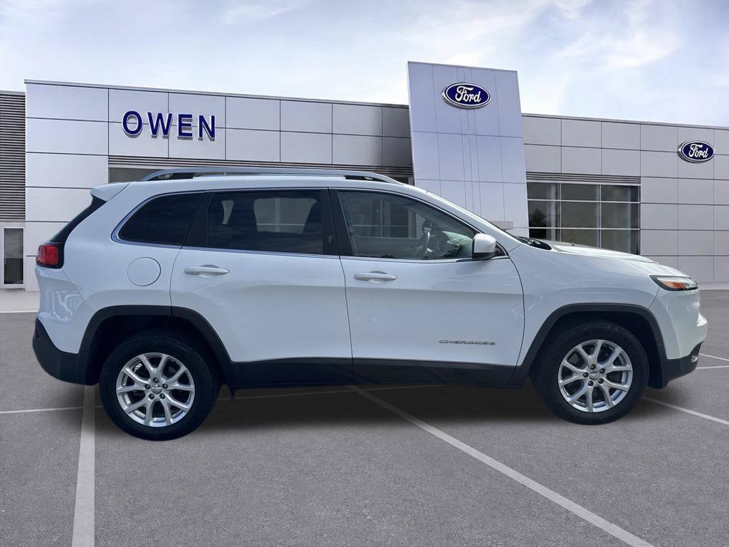 Used 2018 Jeep Cherokee Latitude w/ Cold Weather Group FWD image 6