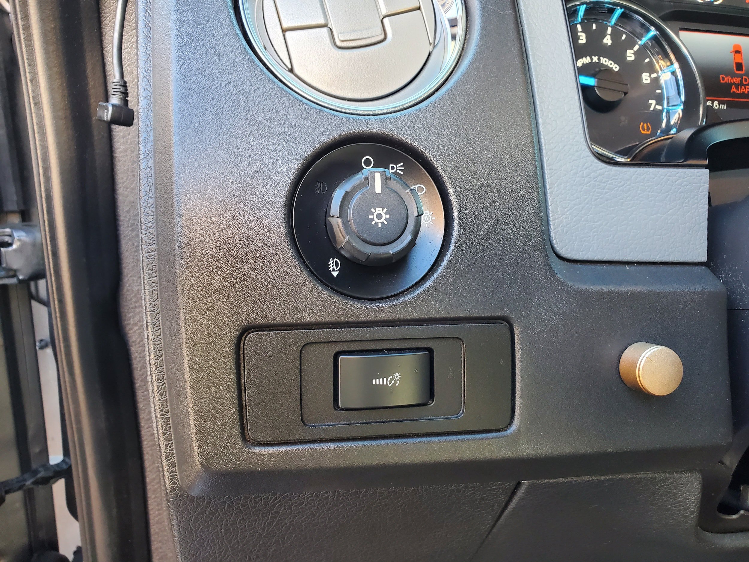 Used 2014 Ford F150 XLT w/ XLT Chrome Package AWD/4WD image 15