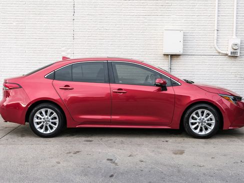 Used 2020 Toyota Corolla XLE image 7