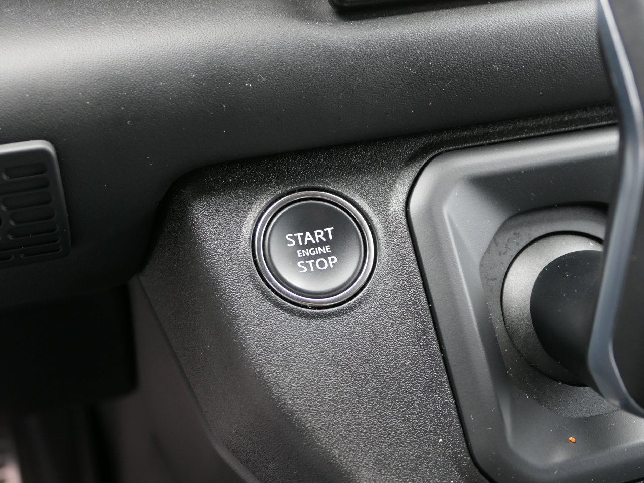 Used 2023 Land Rover Defender 110 V8 AWD/4WD image 17