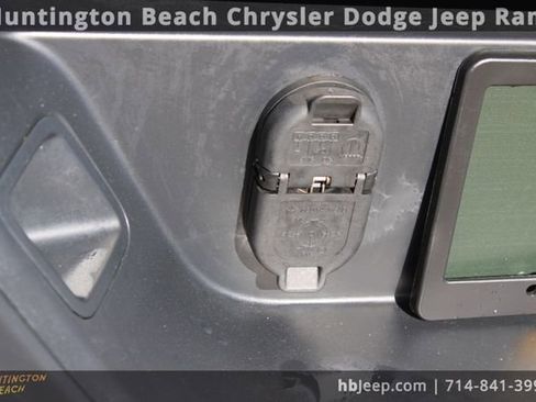 Used 2023 Jeep Gladiator Willys image 7