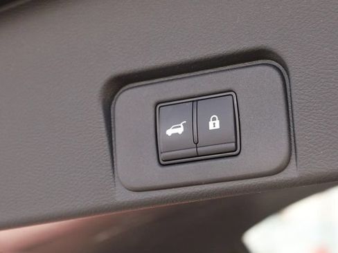 Certified 2025 Nissan Rogue SV w/ SV Premium Package FWD image 8