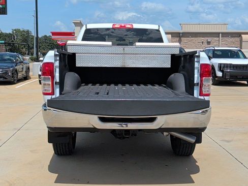 Used 2024 RAM 2500 Tradesman w/ Chrome Appearance Group AWD/4WD image 5