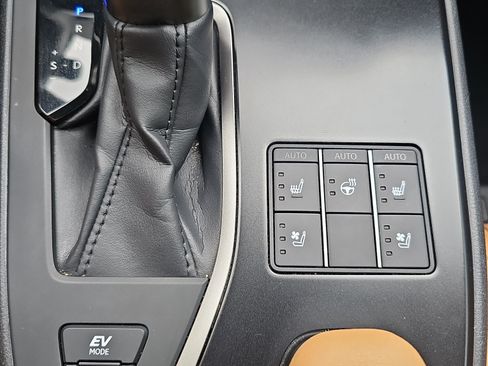Used 2024 Lexus UX 250h AWD w/ Premium Package image 34