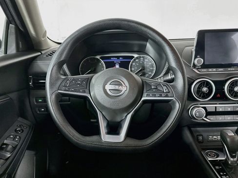 Used 2025 Nissan Sentra SV FWD image 17