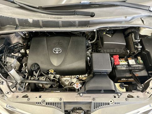 Used 2019 Toyota Sienna XLE w/ XLE Navigation Package AWD/4WD image 35