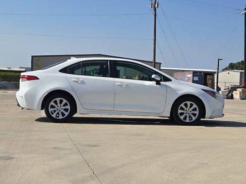 Used 2025 Toyota Corolla LE FWD image 6