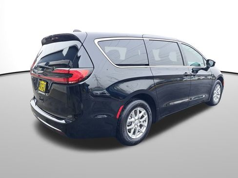 New 2026 Chrysler Pacifica Select image 6
