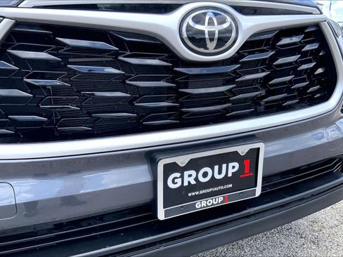 Used 2023 Toyota Highlander LE image 29