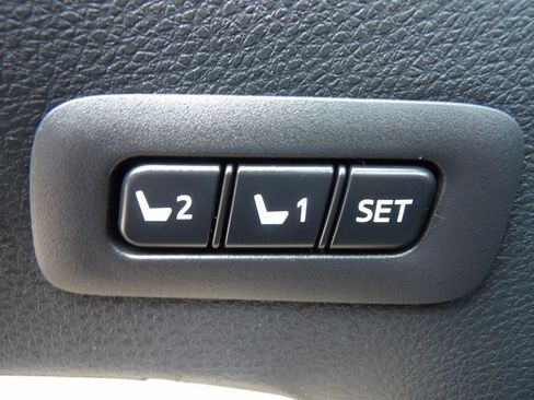 Used 2020 Toyota Avalon Limited FWD image 13