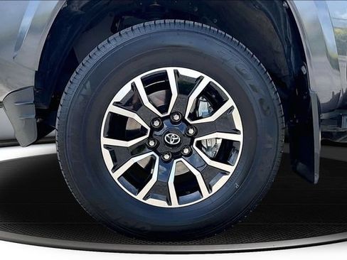 Used 2022 Toyota Tacoma TRD Sport w/ Technology Package AWD/4WD image 32