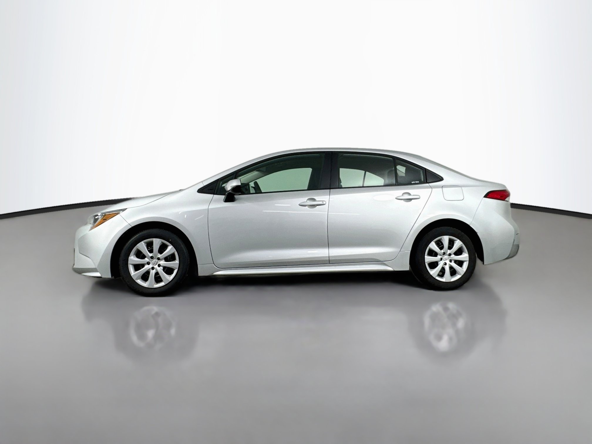 Certified 2025 Toyota Corolla LE FWD image 4