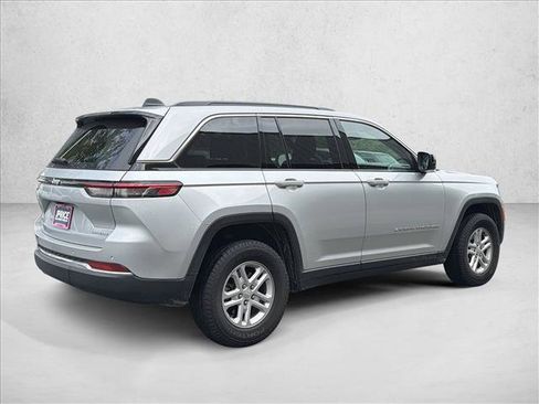 Used 2024 Jeep Grand Cherokee Laredo w/ Luxury Tech Group I AWD/4WD image 5