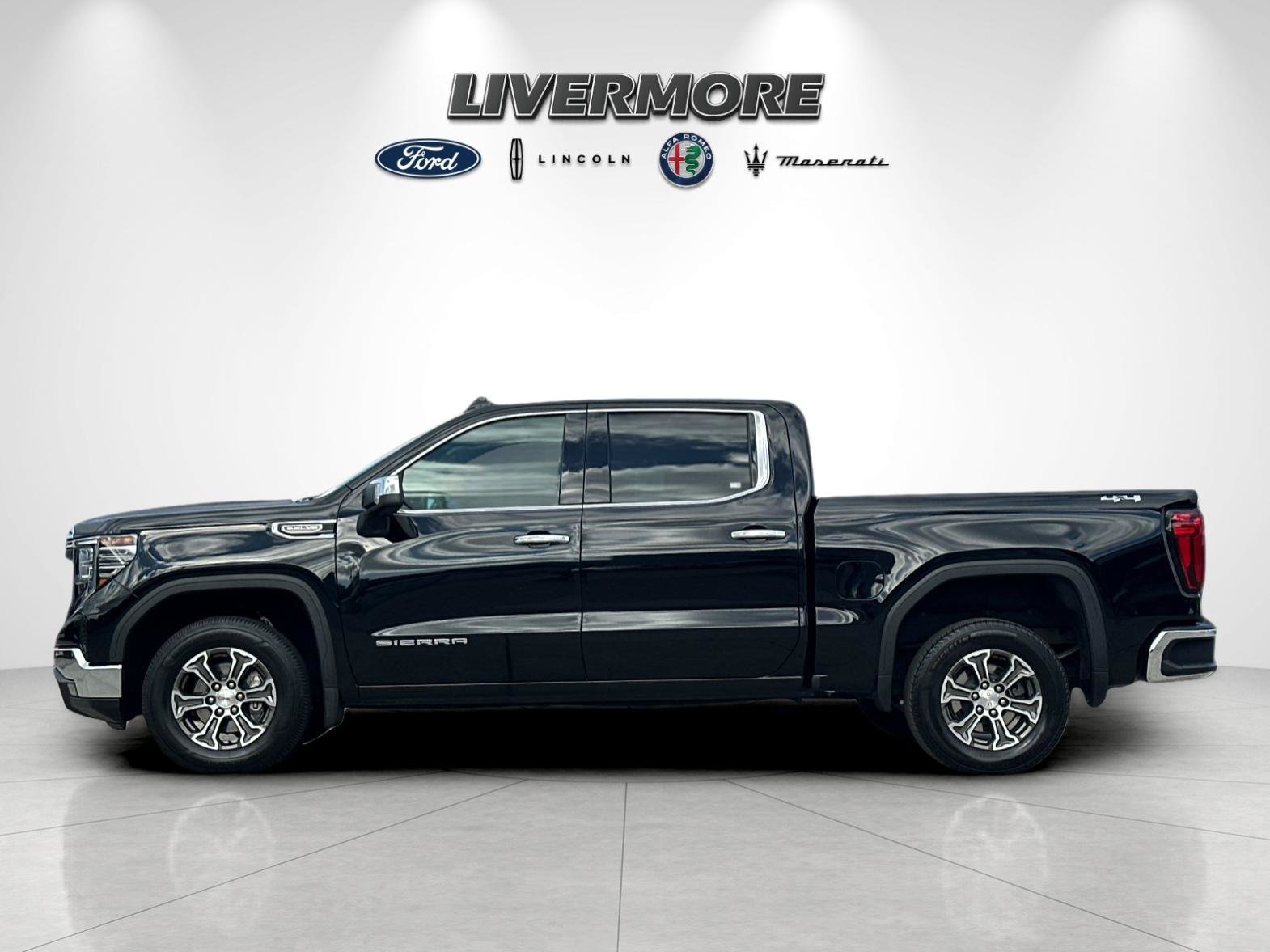 Used 2025 GMC Sierra 1500 SLT AWD/4WD image 6