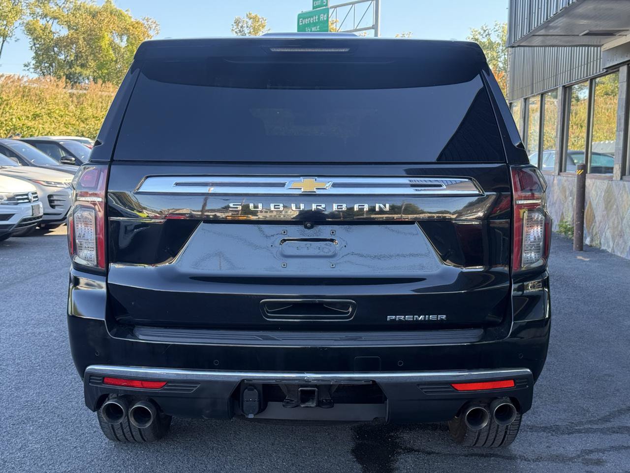 Used 2022 Chevrolet Suburban Premier AWD/4WD image 6