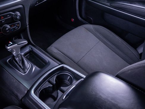 Used 2015 Dodge Charger SXT image 27