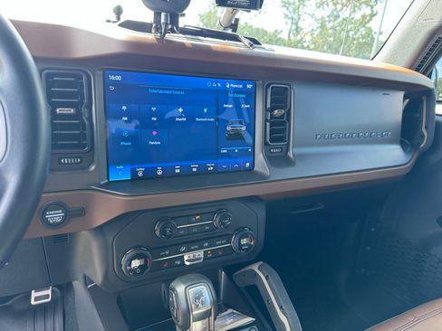 Certified 2024 Ford Bronco Outer Banks AWD/4WD image 15