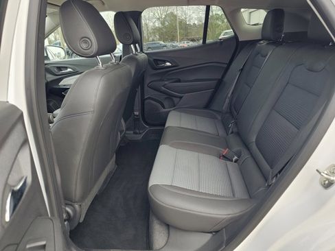 Used 2025 Chevrolet Trax LT w/ LT Convenience Package FWD image 31