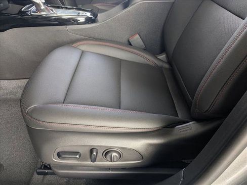 New 2026 Chevrolet Trax RS w/ Sunroof Package FWD image 4