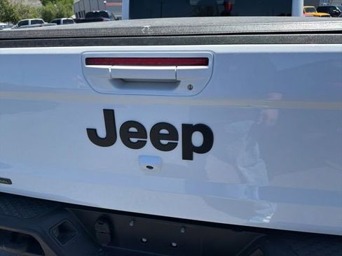 Used 2023 Jeep Gladiator Overland AWD/4WD image 13