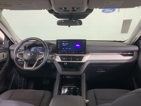 Used 2025 Ford Explorer Active image 28