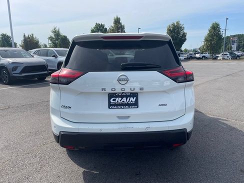 Used 2024 Nissan Rogue S AWD/4WD image 6
