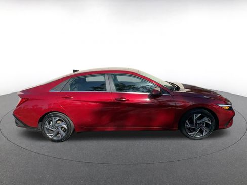 Used 2025 Hyundai Elantra Limited image 24