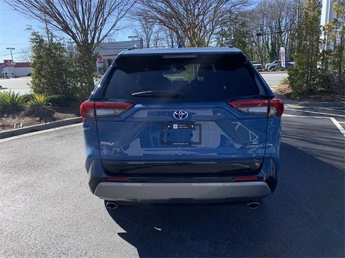 Used 2023 Toyota RAV4 SE image 7
