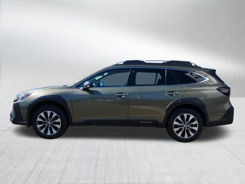 Used 2023 Subaru Outback Touring AWD/4WD image 4
